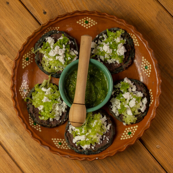 Sopes con Lechuga